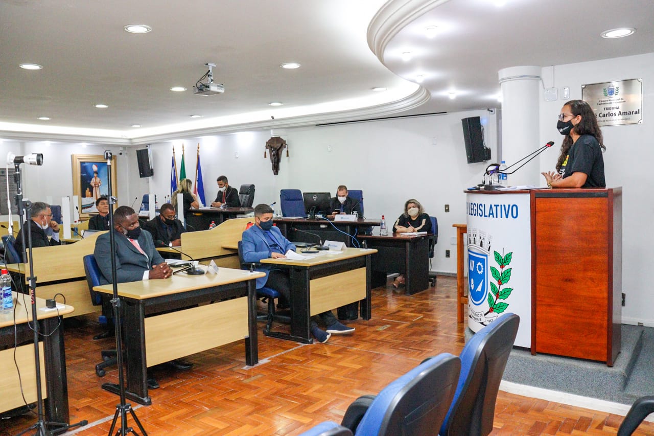 Violência obstétrica atinge uma em cada quatro mulheres, diz advogada