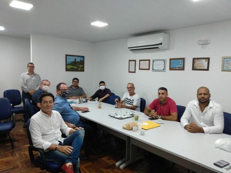 Vereadores em reunião Vereadores Ely Escarpini, SIlvio Coelho, Alexandre Bastos, Antônio Geraldo, Alexon Cipriano, Allan Ferreira, Brás Zagotto, Élio Carlos Miranda e Rodrigo Sandi